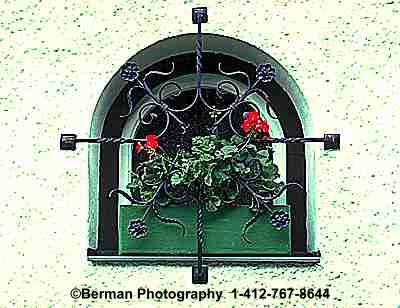 NewAustrianWindow.jpg (27143 bytes)